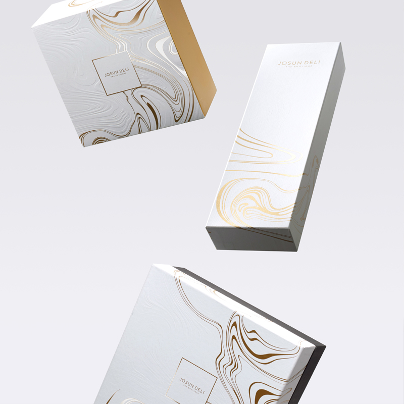 Caja de regalo minimalista dorada